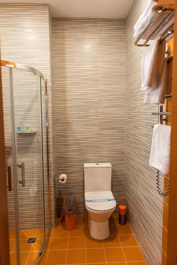 Lomo Hotel Uman Bagian luar foto